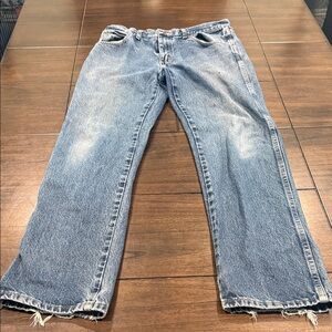 Wrangler Men's Classic Relaxed Light Blue Jeans